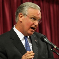 Governor Jay Nixon of Missouri Signs DFS Bill