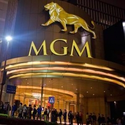 MGM Resorts Jim Murren Explores Wynn Resorts Buyout