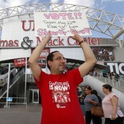 Las Vegas Casino Union Workers Vote to Strike