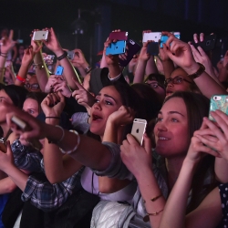 Las Vegas Performers Have ‘No Cellphone’ Policy at Shows